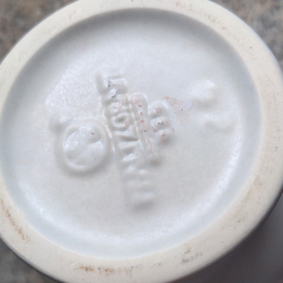 Pfaltzgraff Yorktowne Creamer Pitcher #24 Sauce Gravy Pourer USA 4 1/2” - Picture 4 of 7